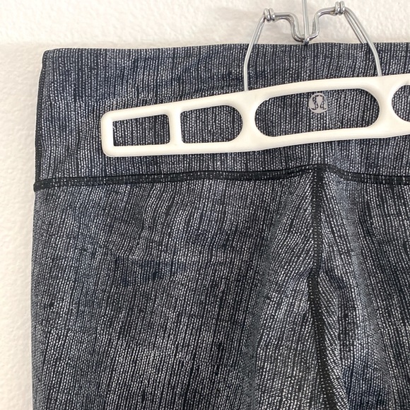 Size 8 Lululemon Capri Leggings - Picture 3 of 3